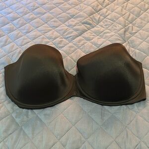 Lane Bryant black strapless bra. No straps come with the bra.